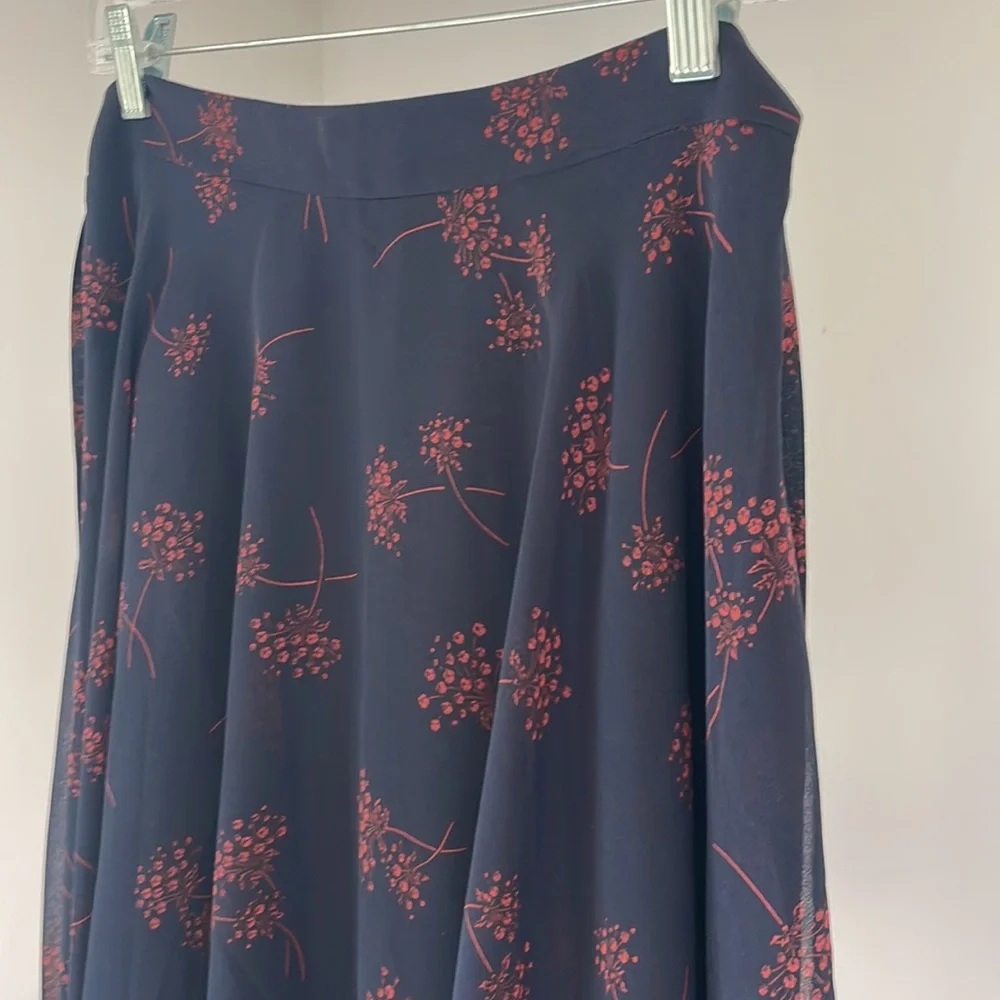 NWT Ann Taylor 4P Navy with Red Floral Design Flowy A-Line Chiffon Skirt